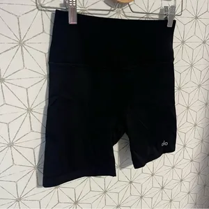 Alo Yoga 5” Ribbed Favorite Short Black thumbnail 5