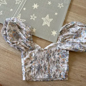 Abercrombie and Fitch Floral Puff Sleeve Crop Top Size XS thumbnail 6