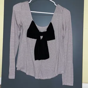 Womens Windsor Open Back Long Sleeve Shirt thumbnail 3