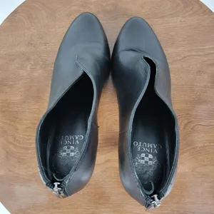 Vince Camuto Vyammi Womens Ankle Bootie Size 9.5 Black V-cut Leather Heeled Boot thumbnail 5