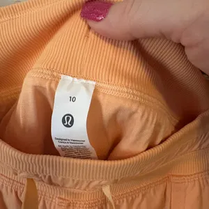Lululemon Dance Studio High-Rise Short 3.5”. Sold Out Color Rock Melon Sz 10 NWT thumbnail 5