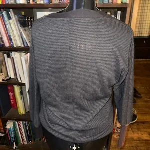 Evereve charcoal gray waffle knit crossover S high low top thumbnail 2