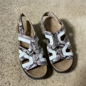 Clarks Snakeskin Wedge Sandals Womens 7 White‎ Mauve Arla Glison Comfort Strappy thumbnail 6