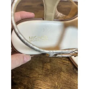 Michael Kors MK Logo Thong Sandals Womens Size 9M Ivory Gold T-Strap Buckle Shoe thumbnail 4