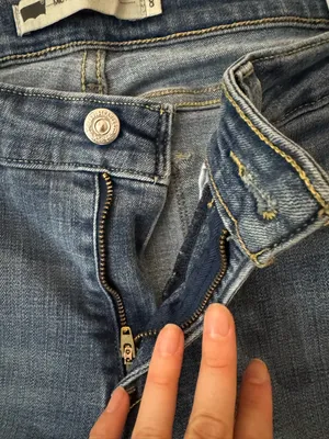 Levi's Women's Medium Blue Skinny Jeans thumbnail 3