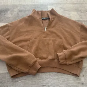 PrettyLittleThing Brown Cropped Quarter-Zip Sweatshirt‎ - SizE med thumbnail 1