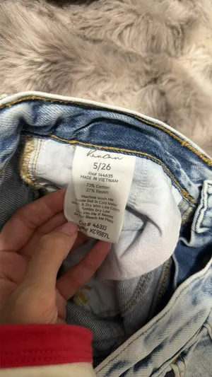 Super cute light wash flowy jeans Blue Size 26 thumbnail 3