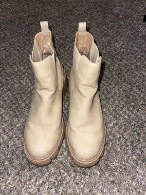Tan boots Size 8 thumbnail 1