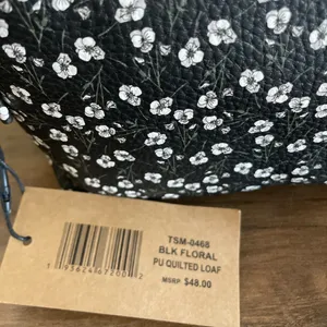 NWT‎ Steve Madden Black and White Floral Cosmetic Bag thumbnail 2