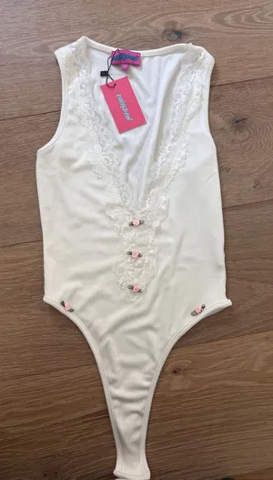 Edikted brand new lacy white floral body suit tank xs with tags thumbnail 4