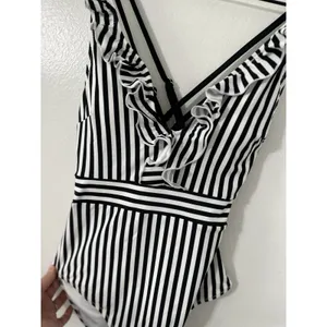 CUPSHE Women's V Neck One Piece M Swimsuit Ruffled Back Cross Swimwear Black NWT thumbnail 2