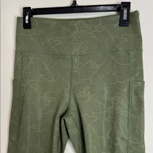 Zyia Active Light n Tight Olive Maze Green High Waist Crop Leggings size 8-10 thumbnail 3