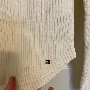 EUC Tommy Hilfiger women’s cable knit cream turtleneck thick warm‎ sweater large thumbnail 4