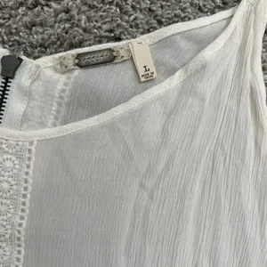 Gimmicks by BKE Off White Lace-Trim Cami Tank Top thumbnail 7