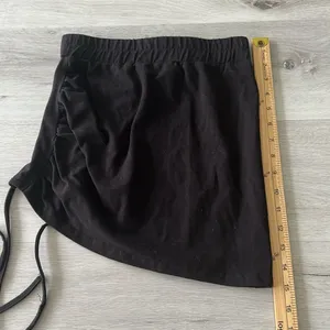 Cider Solid Ruched Mini Skirt With Strap Black S NWT thumbnail 13