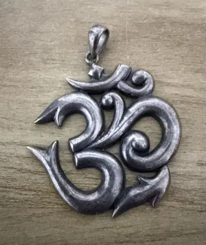 Stirling Silver Om Aum Symbol Buddhism Pendant Charm 925 thumbnail 1