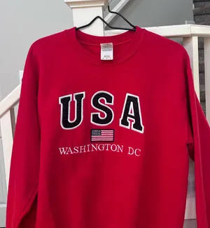 Vintage red USA crewneck Size M thumbnail 1