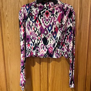ZARA Abstract Print Mock Neck Long-Sleeve Crop‎ Top Size Small Pink Purple Blue thumbnail 8