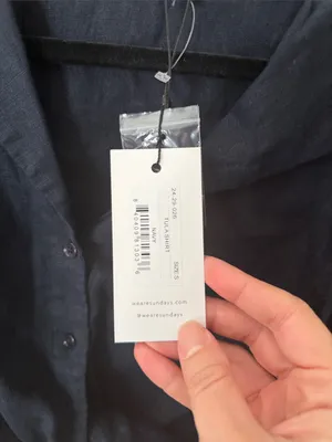 Sundays Tula Navy Linen Blend Cropped Twist Front Shirt NWT S thumbnail 3