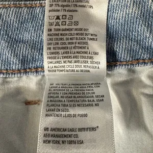American Eagle SZ 8 Highest Rise Mom Jeans Distressed Rips Chewed Hem Light Wash thumbnail 12