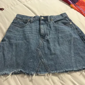 Blue Denim Mini Skirt - Casual Frayed Hem thumbnail 6
