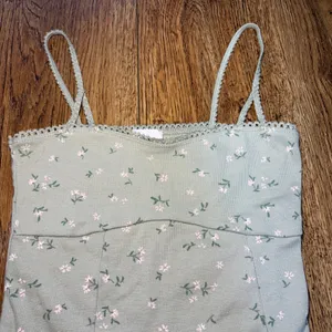 Cotton On Sage Green Floral Lace‎ Trim Cami Top Size Small Cropped Tank cottage thumbnail 3