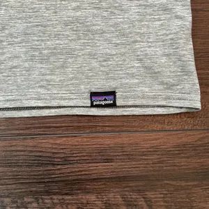 Patagonia Capilene Daily V-Neck Shirt Grey Heathered Baselayer Small Hiking Tee thumbnail 2
