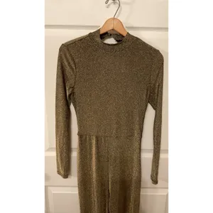 Revolve Superdown Metallic Nissa Open Back Flare Leg Jumpsuit, M thumbnail 5