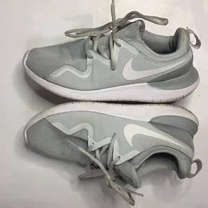 Nike Tessen Women’s Walking Casual Gray White Shoes Sneakers S-140 Size 7.5 thumbnail 6