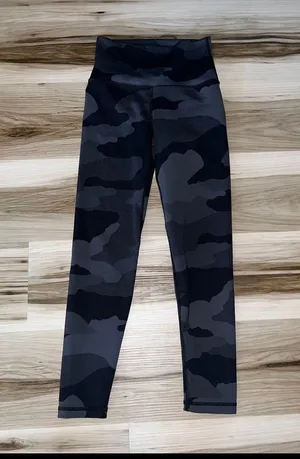 black camo leggings thumbnail 3
