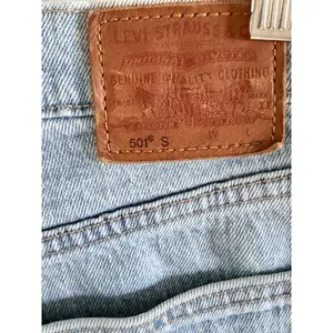 Levi’s 501 Cutoff Denim Shorts Light Wash Button Fly Raw Hem S thumbnail 5