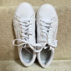 PUMA Women's Carina Low Top Athletic Trainers Sneaker‎ White Size 8.5” thumbnail 2