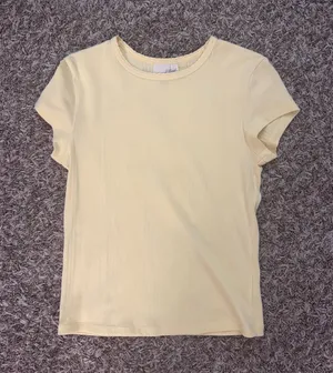 Universal Threads yellow top thumbnail 1
