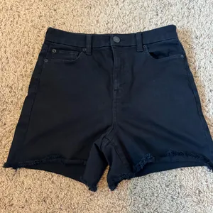 American Eagle Outfitters Curvy Hi-Rise Shortie Black Jean Shorts size 10 thumbnail 1