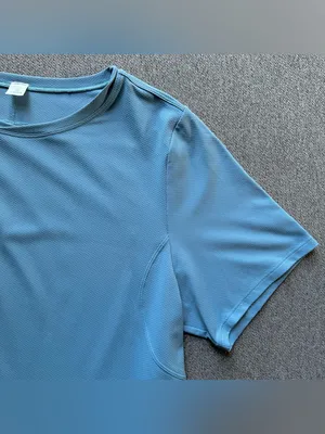 Lululemon Athletic Fit Workout Short Sleeve Shirt Size 10 thumbnail 6