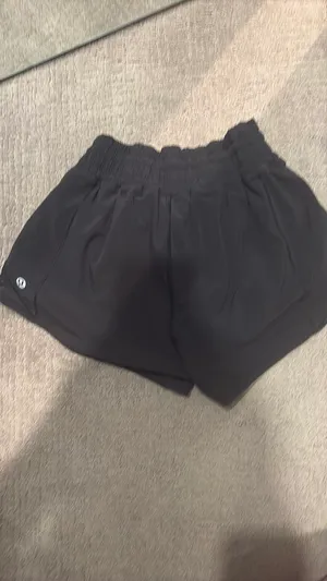 Lululemon Hotty Hot Shorts 2.5" Low-Rise Black thumbnail 3