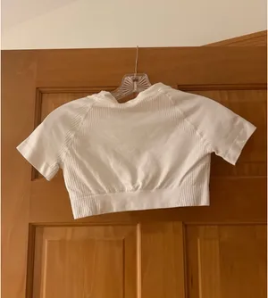 Cropped white tee thumbnail 2