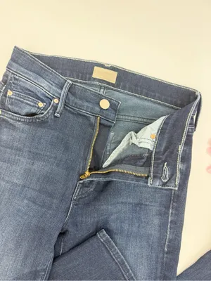Mother Denim The Outsider Crop Flare Jeans: Two Strangers Ride On The Subway thumbnail 8