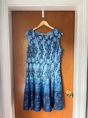 • 2 woman’s sleeveless patterned dresses• Blue Size L thumbnail 2