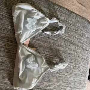 Victoria's Secret Bra thumbnail 3