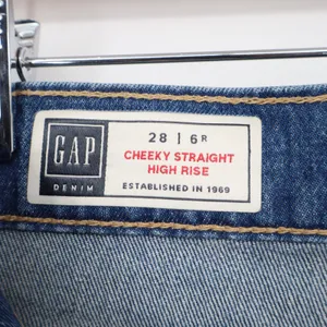 Gap Cheeky Straight High Rise Distressed Blue Denim Jeans Womens Size 28 6R thumbnail 2