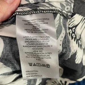 Anthropologie The Somerset FLATTERING Blouse Dark Floral Gray & Black, Size XXS thumbnail 7