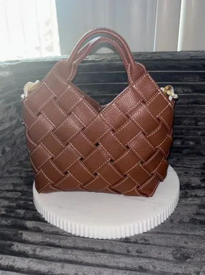 Brown Woven Faux Leather Handbag with Chunky Chain 👜 thumbnail 1