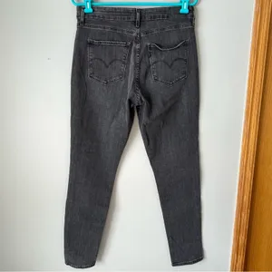Levi Strauss 721 High Rise Skinny Jean in Faded Black Size 31 thumbnail 2