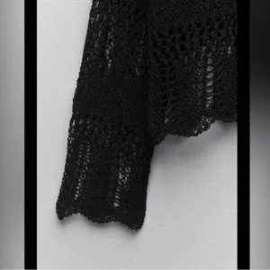 ZARA Black Crocheted Open Knit Scalloped Crewneck Sweat Small thumbnail 6
