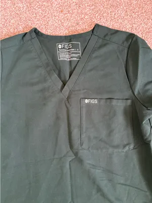 FIGS One-Pocket Top thumbnail 2