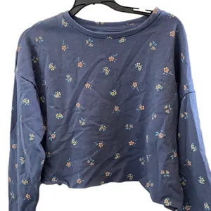 FINAL MARKDOWN Ladies’ NWT Colsie Cropped Sweatshirt (M) Size M thumbnail 1