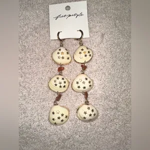 NWT FREE PEOPLE Bahama Baby Earrings - Apricot Three Shells $48 MSRP thumbnail 3