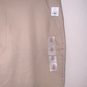 NWT Old Navy High Rise Skinny Full Length Khaki Pants 18 Adjustable Waist thumbnail 4