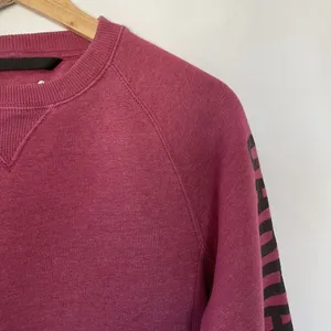Carhartt relaxed fit women's size‎ S pink crewneck sweater casual warm magenta thumbnail 2